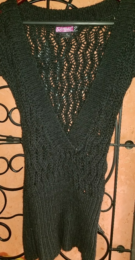 Crocheted sweater VNeck